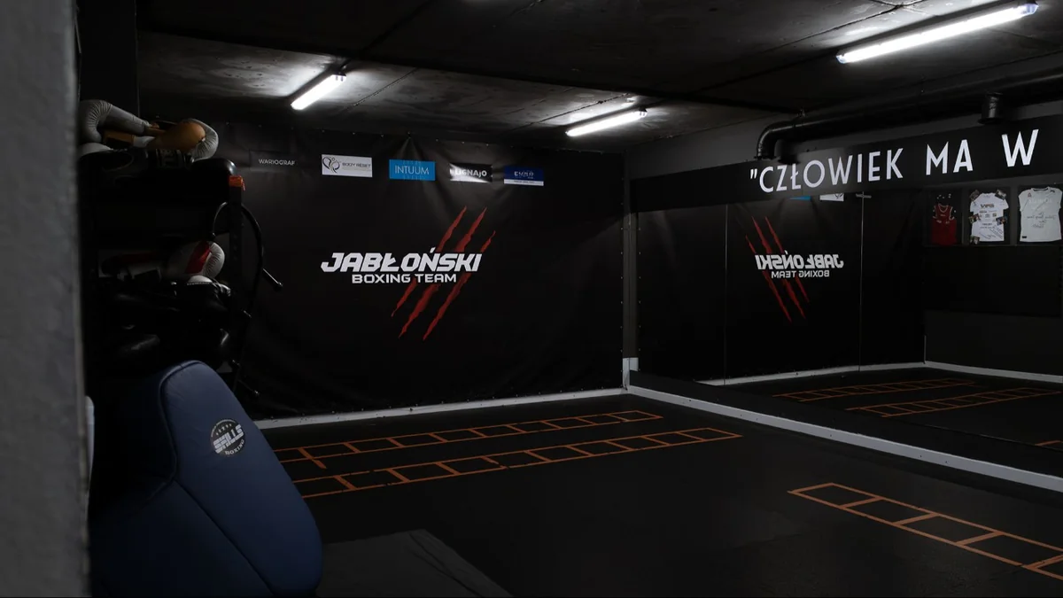 Tomasz Jabłoński boxing team-photo-7.webp